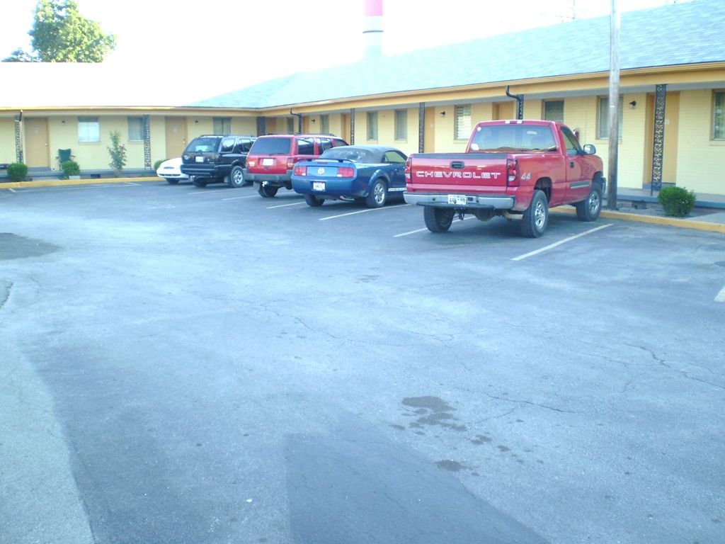 Sunrise Inn - Brownsville Экстерьер фото