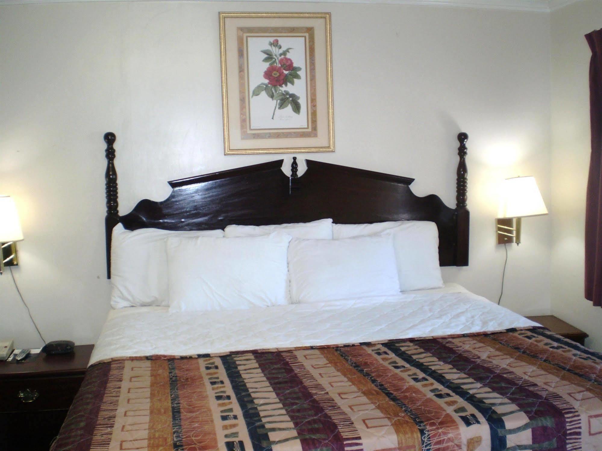 Sunrise Inn - Brownsville Экстерьер фото